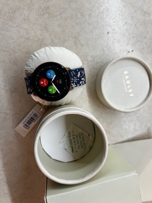 Смарт часовник Radley London