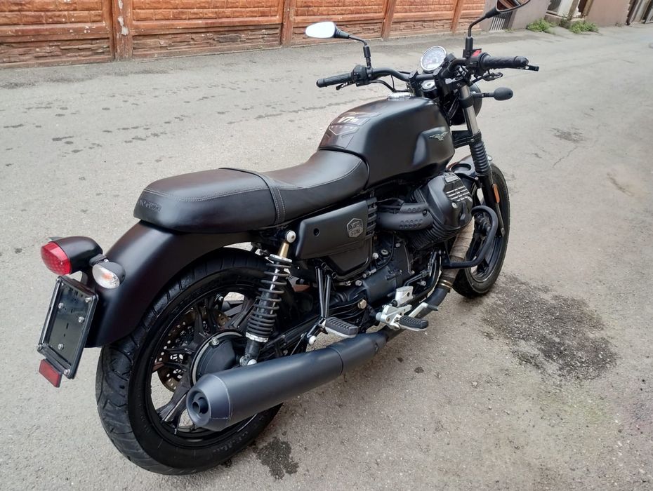 Moto Guzzi v7 stone