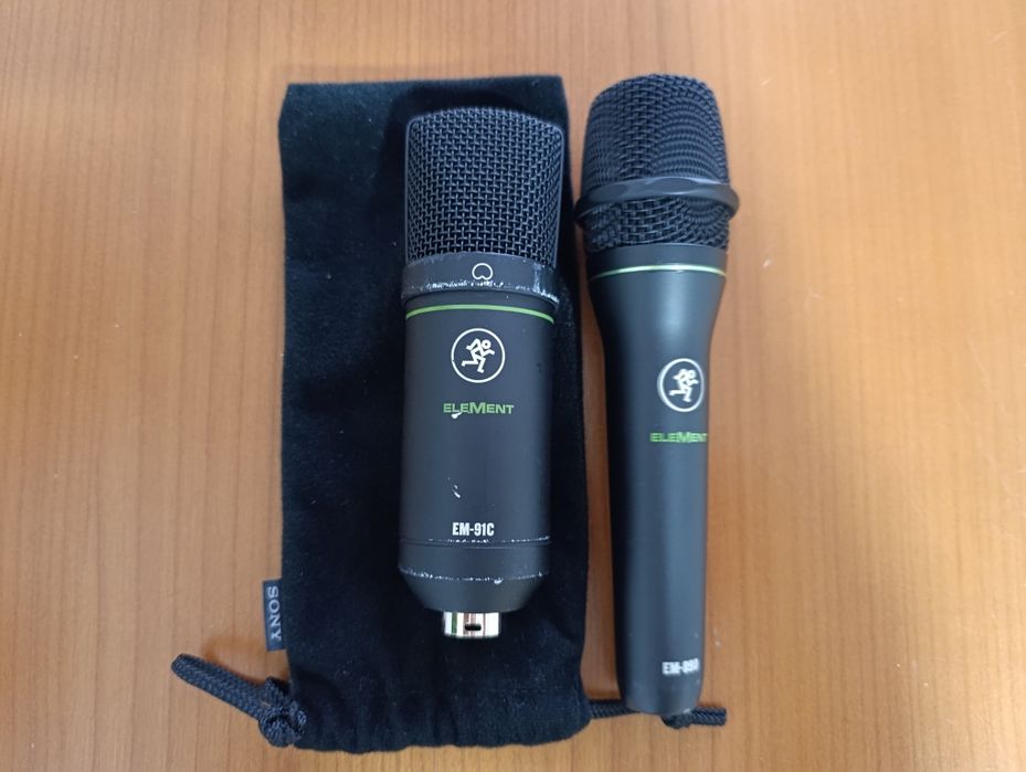 Set complet studio audio Mackie – 2 microfoane, interfață audio, căști și accesorii