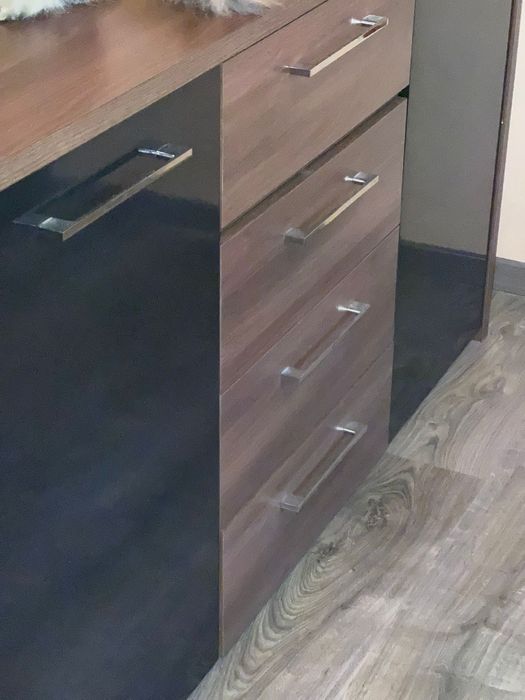 Scaun reglabil din piele si mobilier complet salon make up