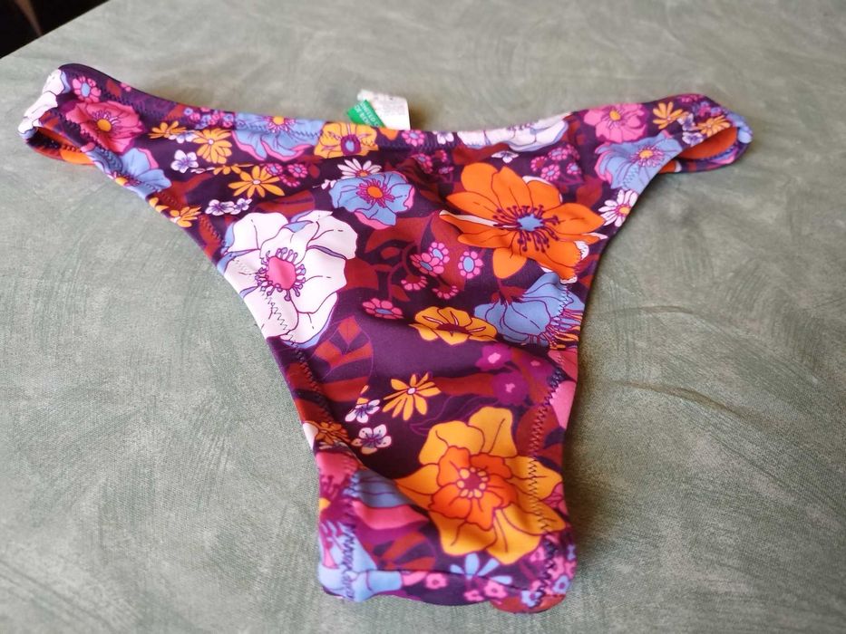 Slip de baie, orange cu flori de la United Colours Of Benetton! Mar. S