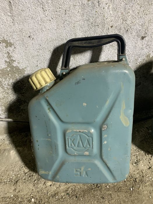 Продам канистры 5 литров