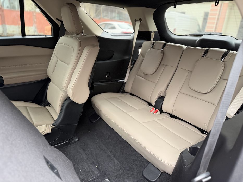 2020 Ford Explorer hybrid 33500€