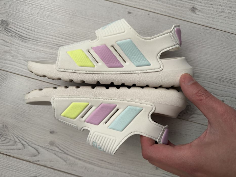 Оригинални сандали Адидас номер 33 с подарък сандали Mat Star номер 33