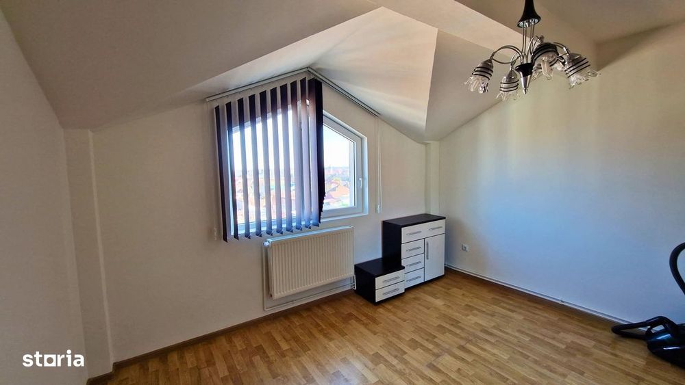 Apartament 3 camere, balcon, garaj, în Steaua