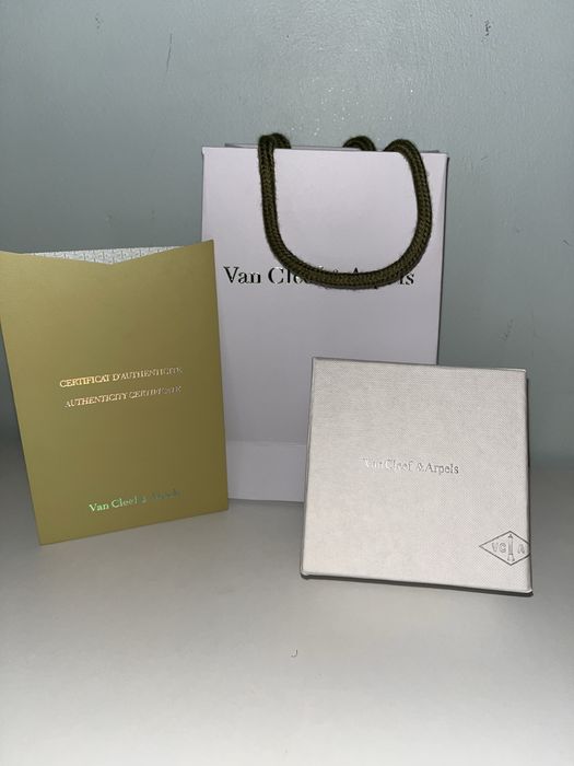 Женска гривна на Van cleef