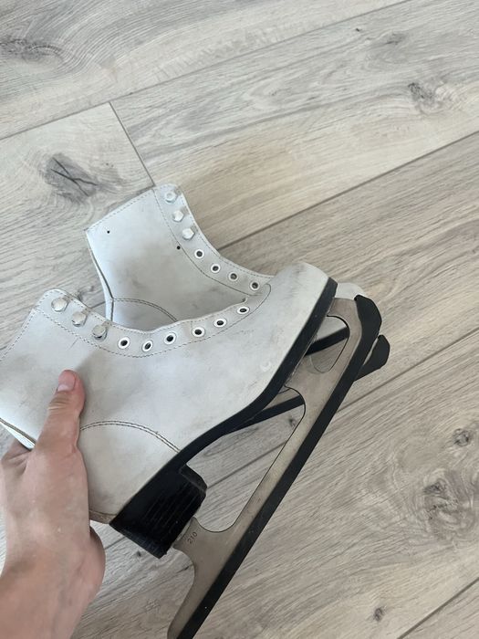 Коньки белые 36 и 38 размер