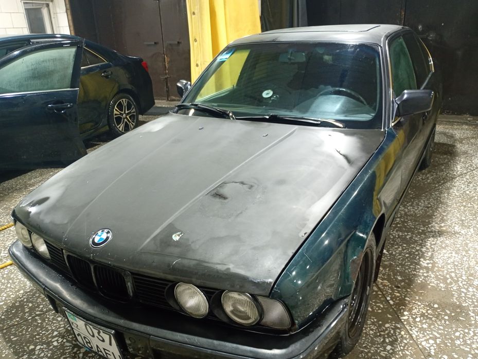 Продам машину бмв е34