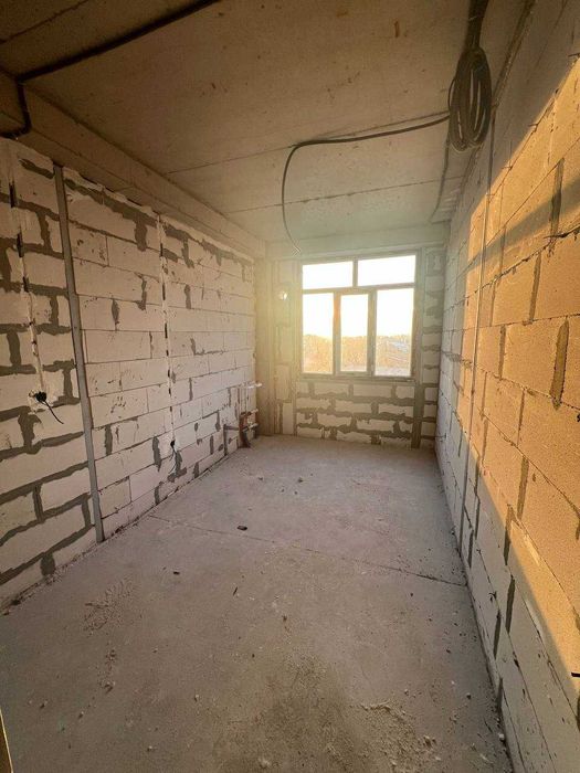 новостройкада Срочна ремонтсиз 2-хона 66.2 кв.м. сотилади 47500у.е.