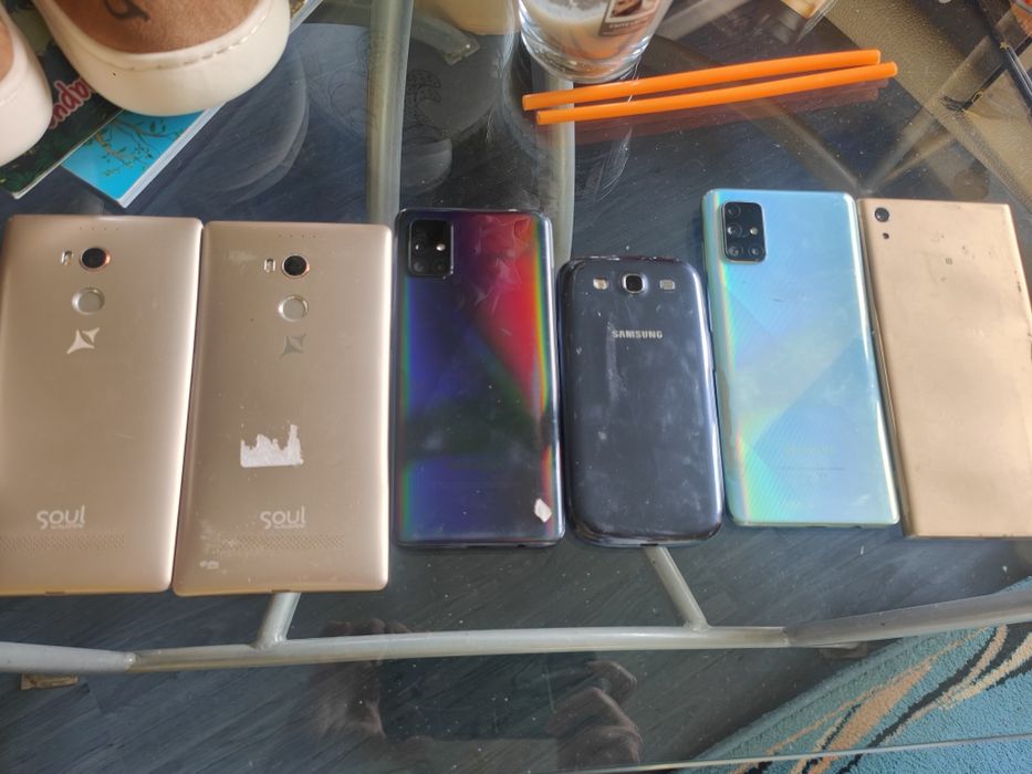 Стари телефони за части