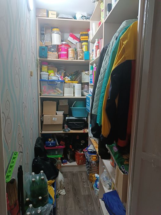 Продается 4 комнаты квартира