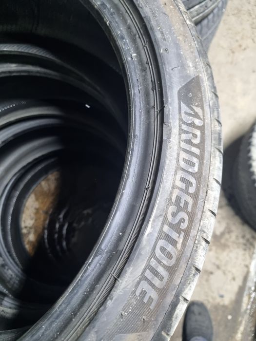 235 40 R19 продам