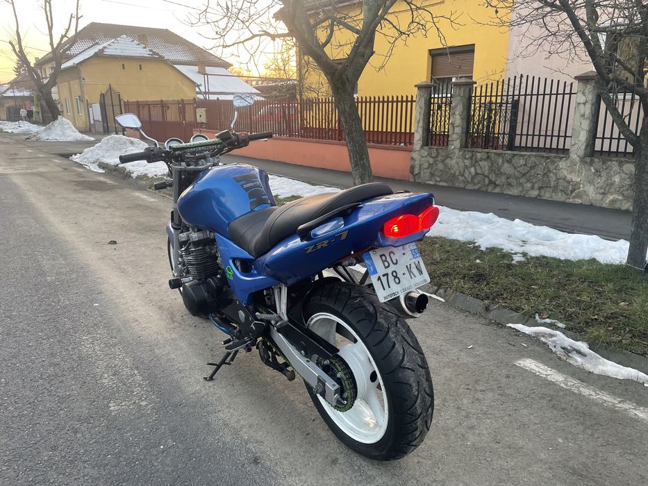 Kawasaki ZR7 • 750 Cmc • Recent Adus •