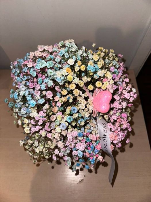 Радужная гипсофила в коробке