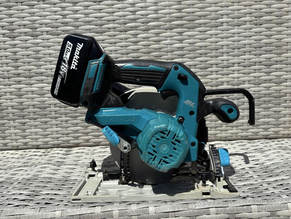 Circular makita DHS680