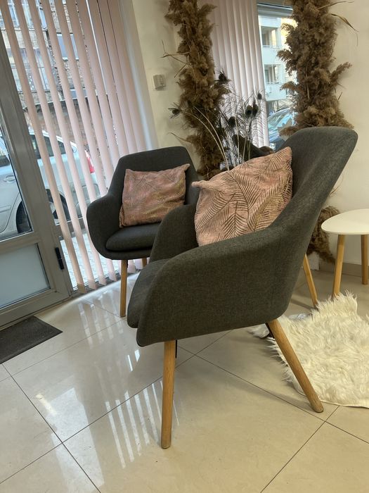 Кресло подходящо за хол или чакалня