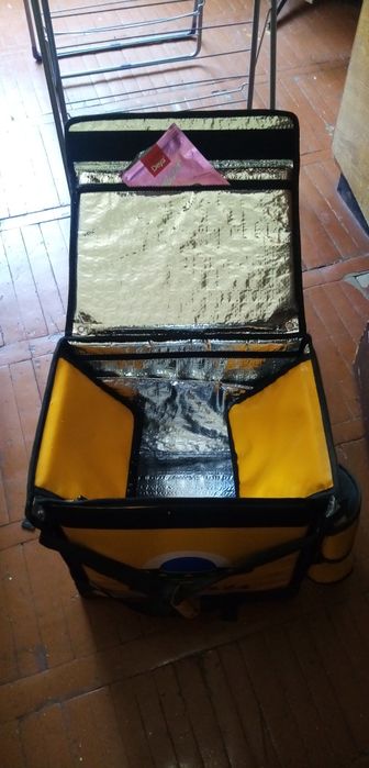 продам абсолютно новую укомплекмлектованую курьерскую термосумку