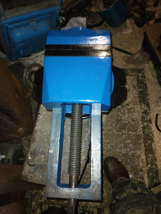 Продам тисы  станочные,большие.