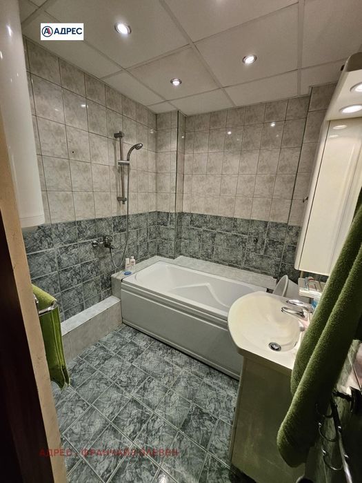 Продава се Тристаен апартамент в Плевен, Мара Денчева - 87 кв.м за 1321 €/кв.м - Снимка #3