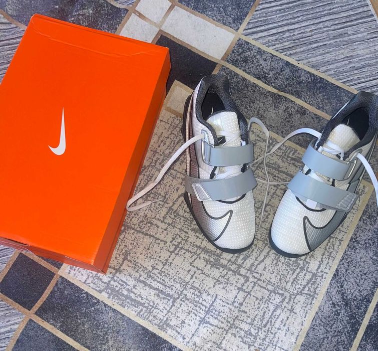 Обувки Nike Romelos 4 SE