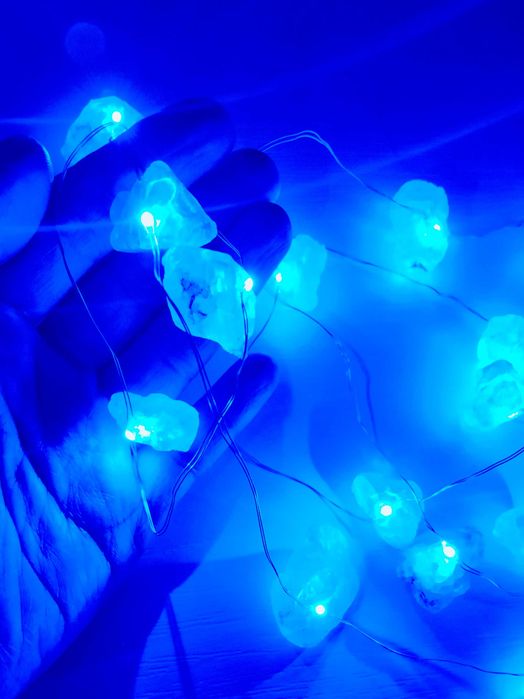 Ghirlandă cu cristale naturale de celestit - instalație de lumini LED