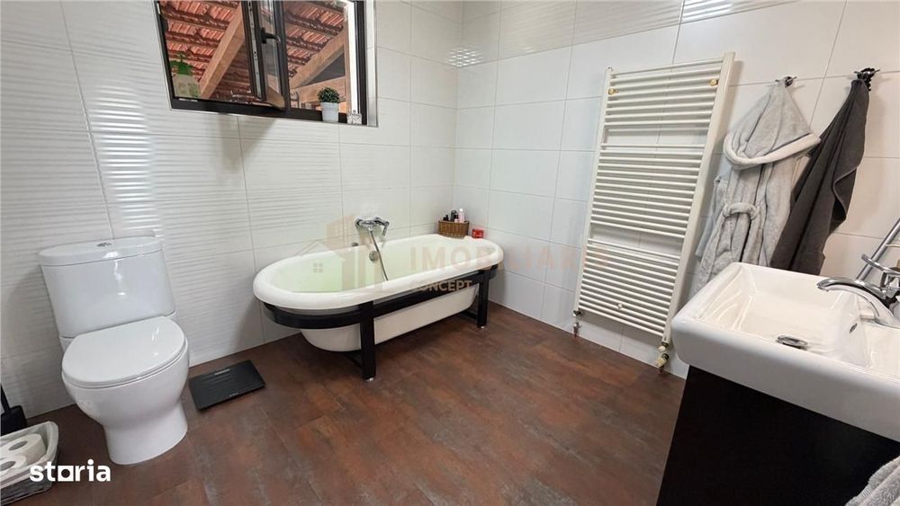 Casa individuala de vanzare, zona Marul de Aur