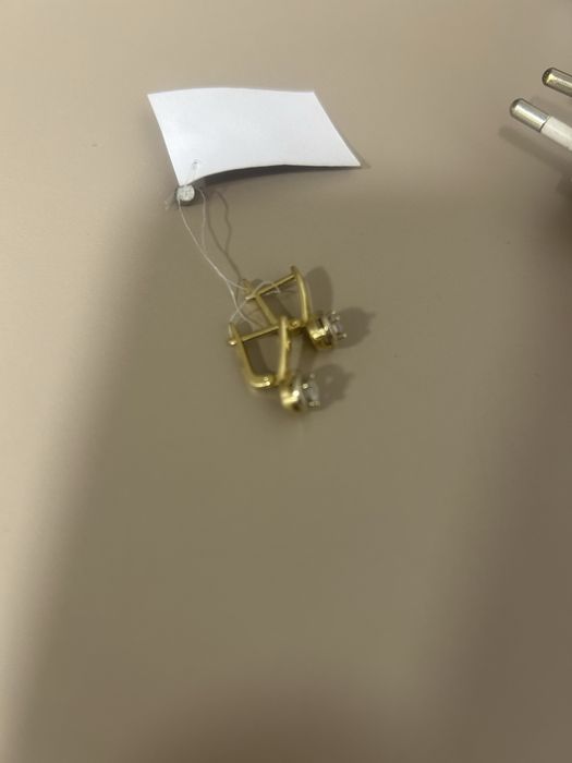 Срочно продам золотые серьги