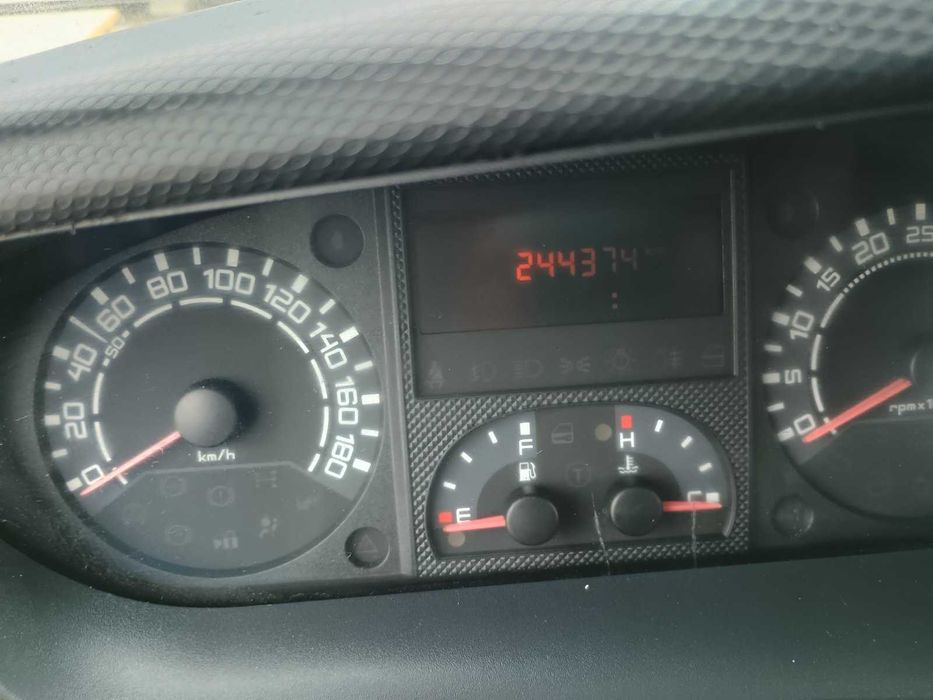 Пътнически бус Iveco 35S12 – отличен за превоз