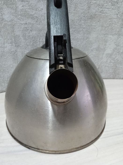 Чайник металлический.