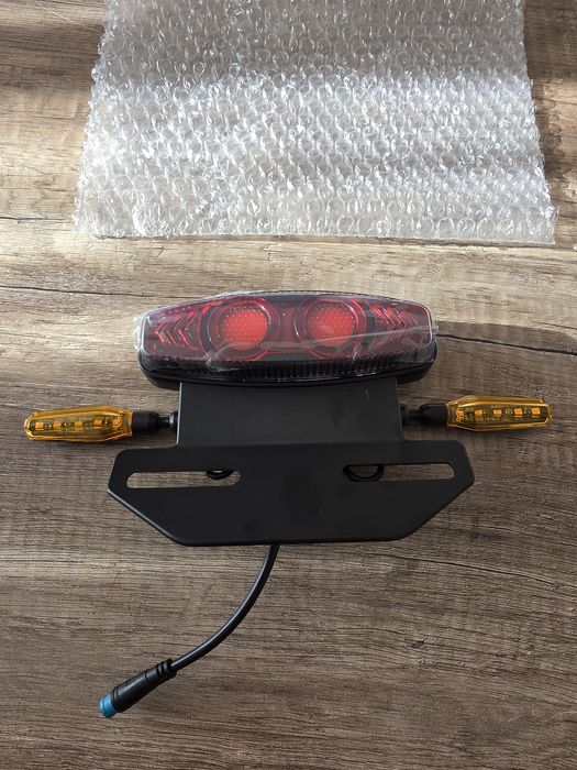 Lumini spate, frână și semnalizare pentru ebike, moto, scutere