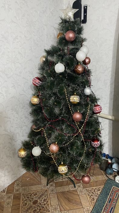 Елка с игрушками