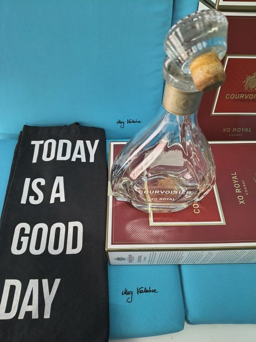 Vând sticlă goală cognac Courvoisier xo royal 700 ml