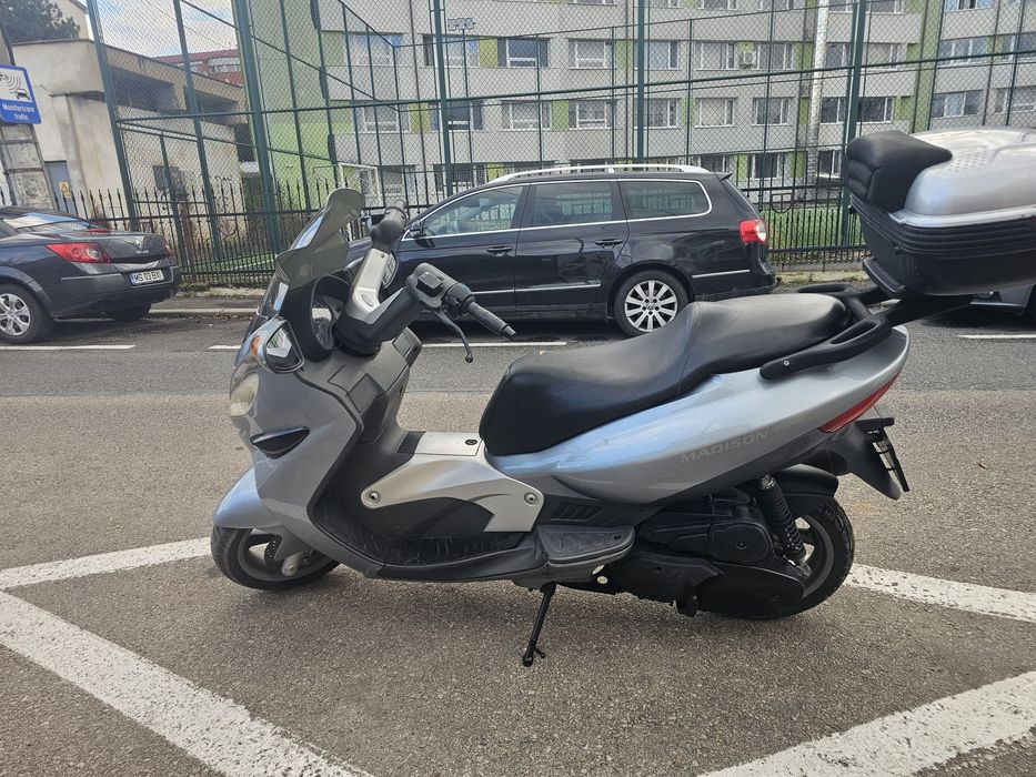 Vând scuter Malaguti Madison cat.B