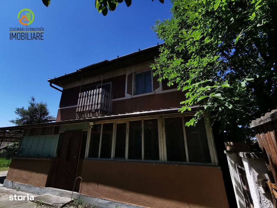 Casă cu teren mare, Acățari