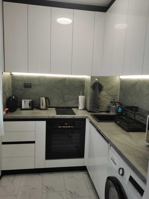 Тристаен обзаведен апартамент в Младост 1-Касабова