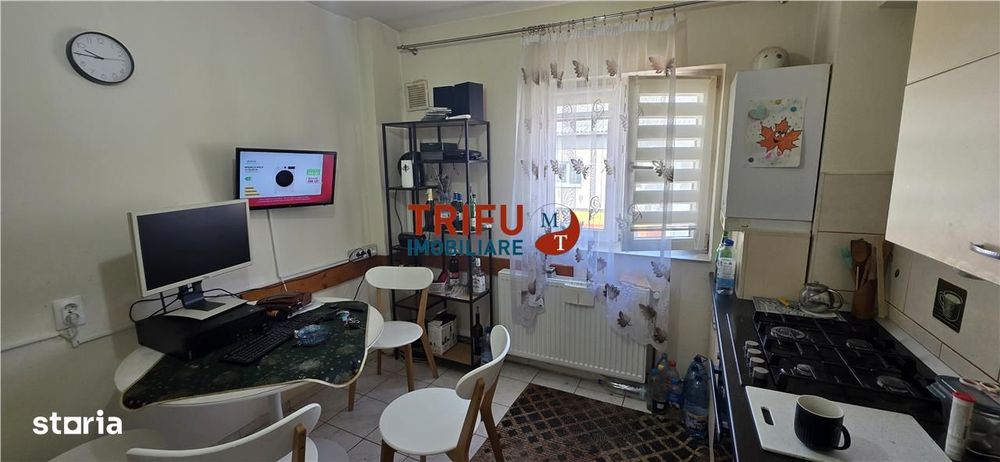Apartament cu 3 camere si doua bai zona Cetate
