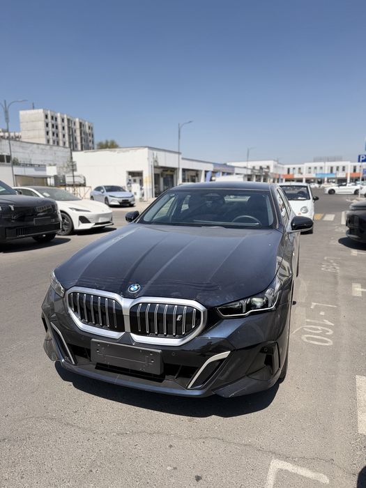 BMW i5 35L toza moshina
