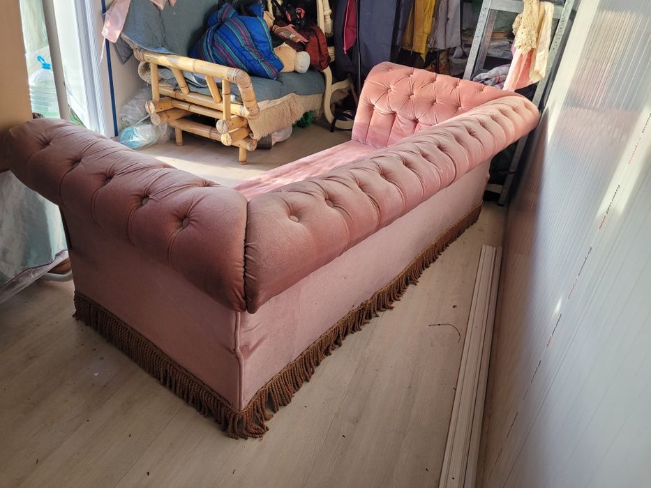 Продавам диван честърфийлт