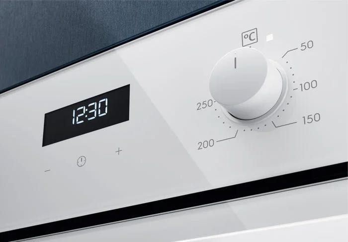 Духовой шкаф Electrolux EZB52410AW белый