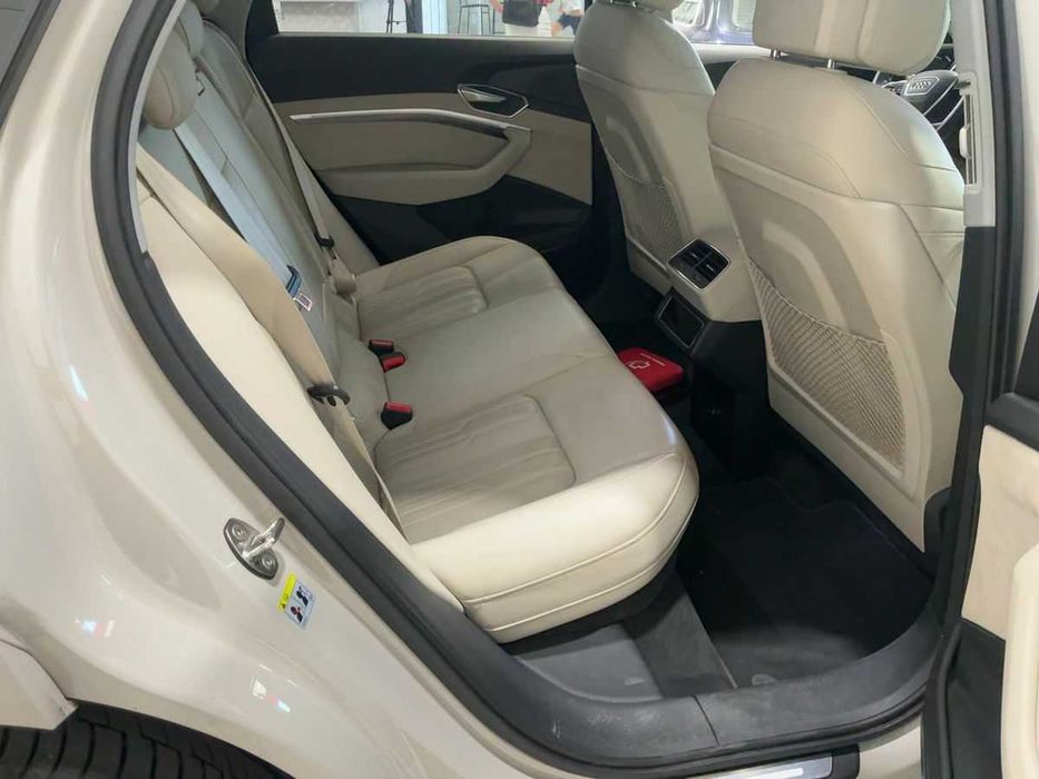 Audi e-tron 55 quattro Advanced 300kW 95kwh 406ks