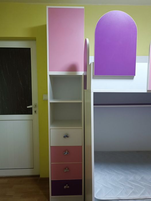 Продавам двуетажно легло и обзавеждане за детска стая