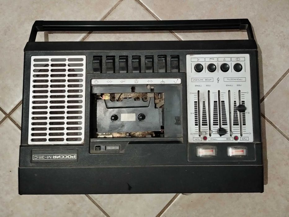 Магнитофон. Подробно в описании.