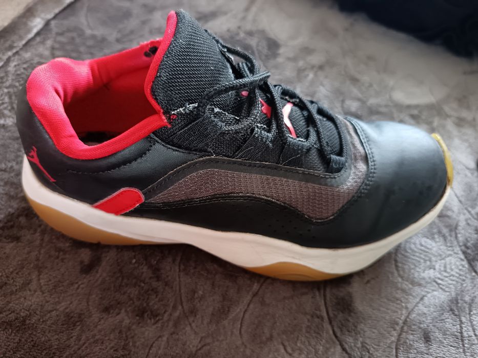 Adidași în stare foarte buna