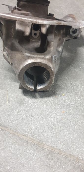 Шенкел ляв с лагер за BMW I3