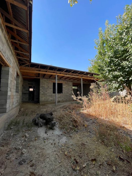 Dacha sotiladi Oq tosh soyliqda