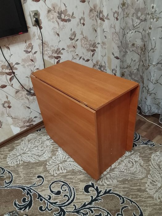 Продам стол книжка