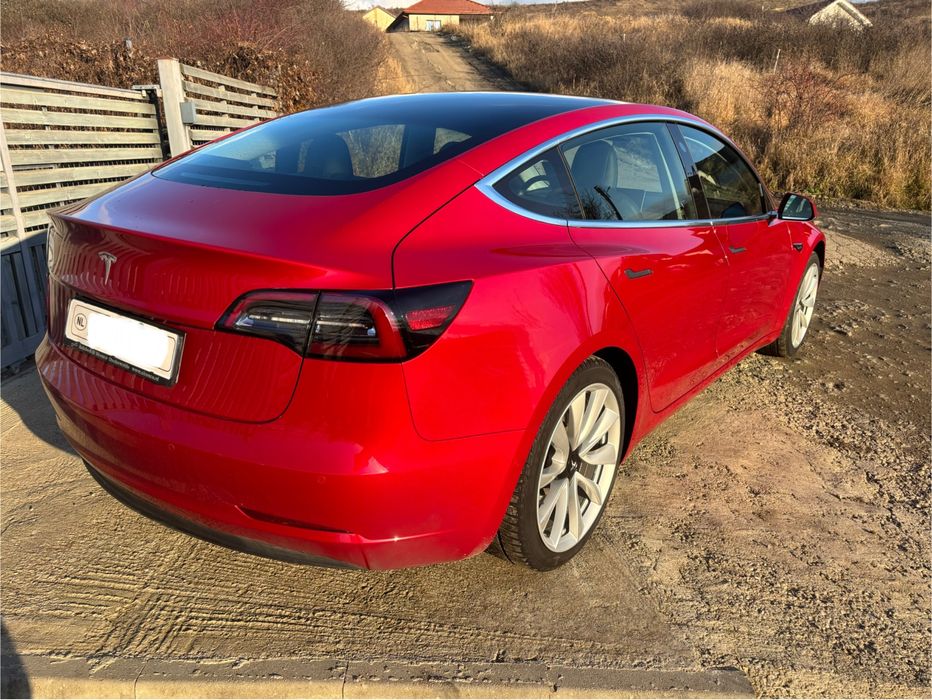 Tesla Model 3 SR LFP