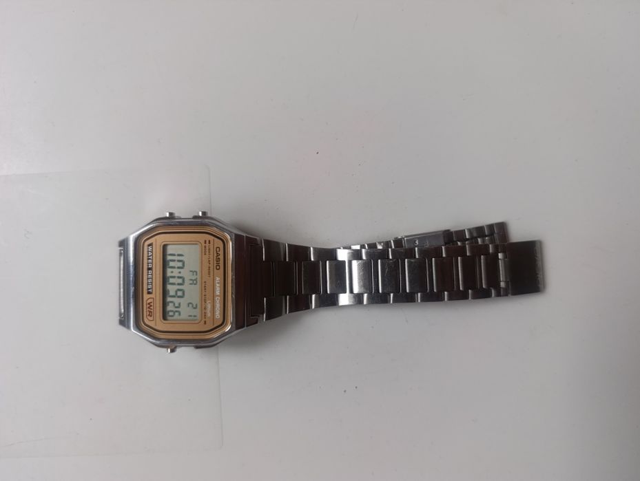 Електронен часовник Casio