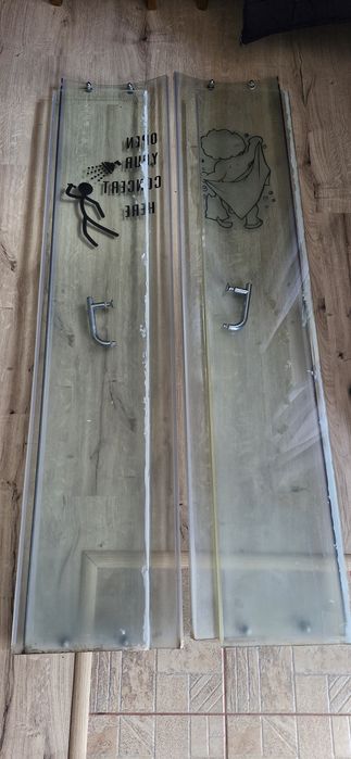 Cabina de dus cu cadă