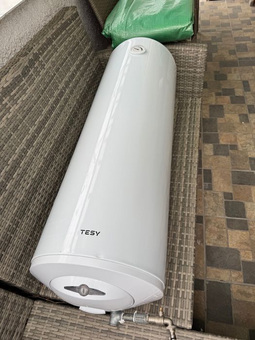 Продавам бойлер 80 л Tesi